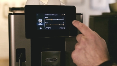 Kaffeevollautomat richtig einstellen: Vom Mahlgrad bis zur Füllmenge